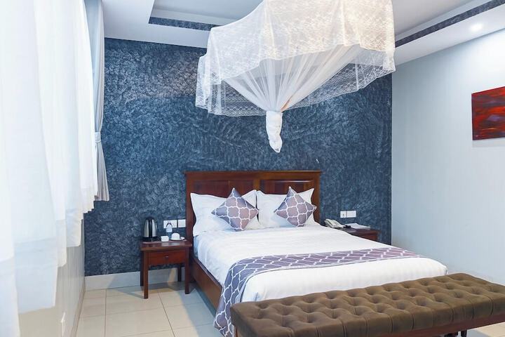 Room 9 of 26