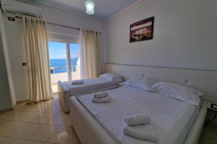 Room 2 of 75