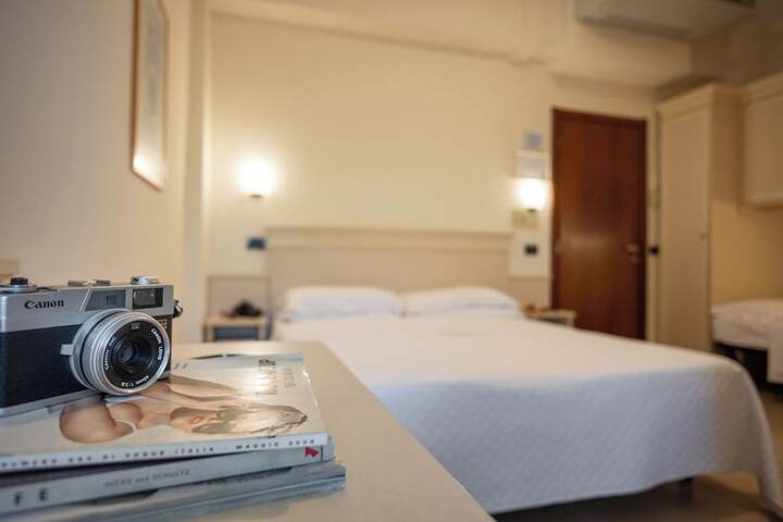 Room 27 of 48