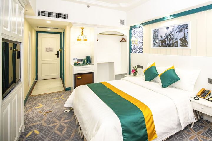 Room 33 of 66