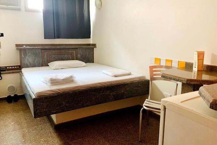 Room 10 of 40