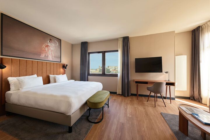 Room 42 of 106