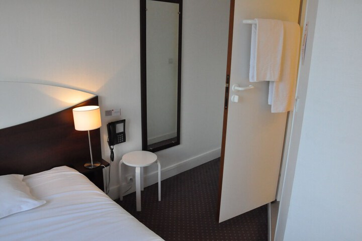 Room 47 of 98
