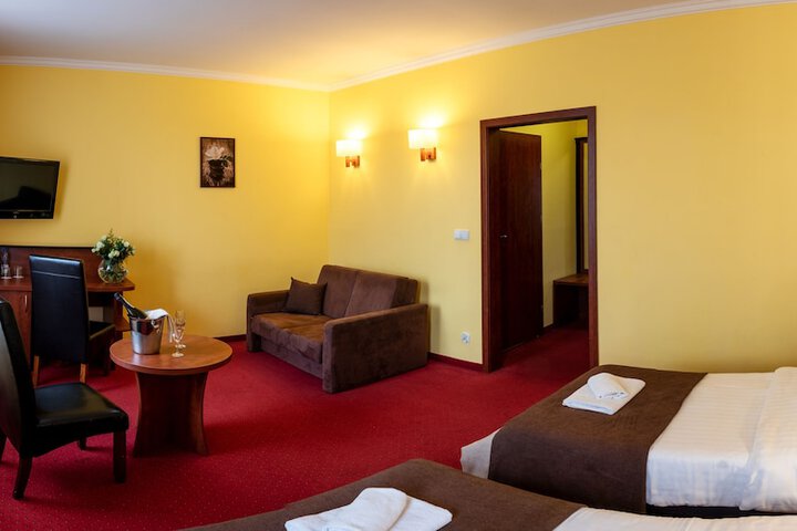 Room 27 of 99