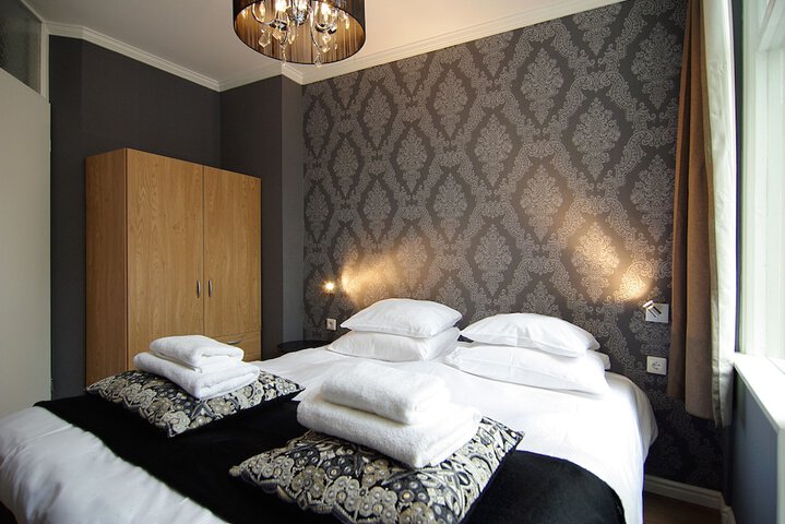 Room 15 of 36