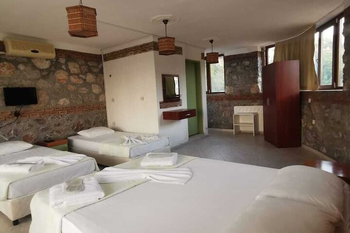 Room 6 of 52