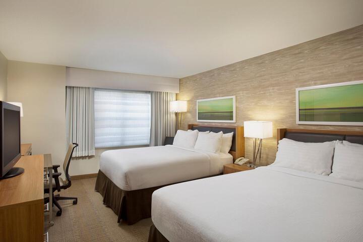 2 Queen Beds (1 of 6)