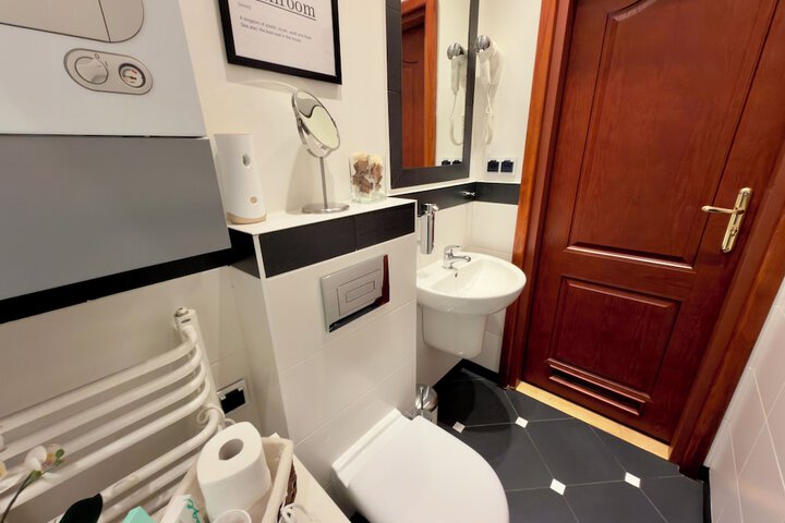 Room 84 of 121