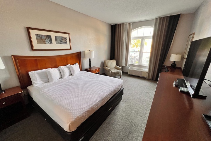 1 King Bed (16 of 16)