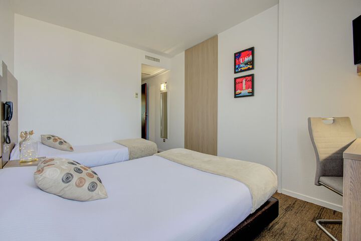 Room 15 of 54