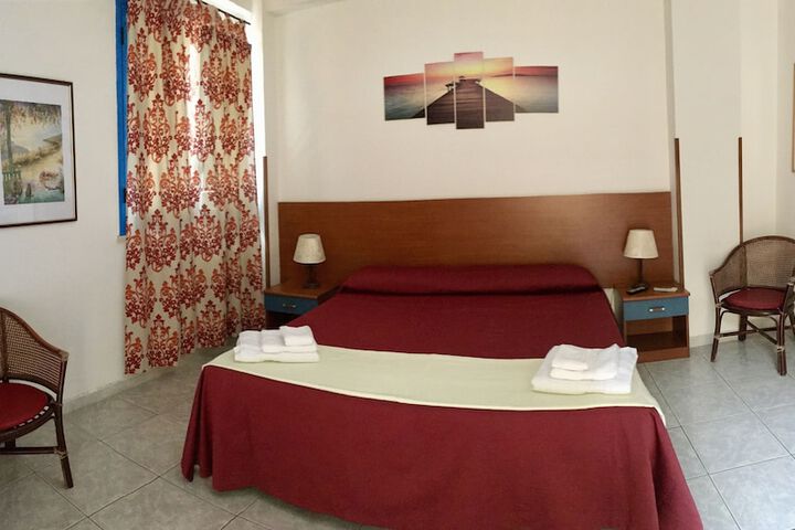 Room 9 of 120