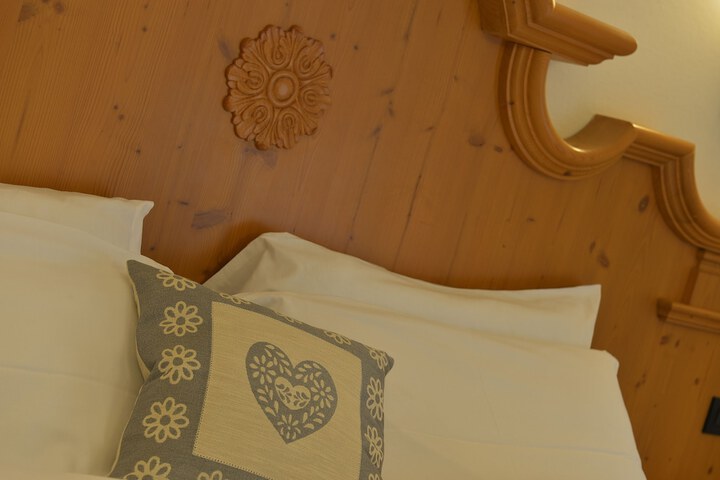 Room 5 of 38