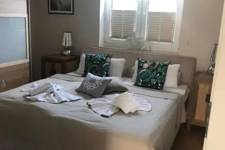 Room 3 of 8