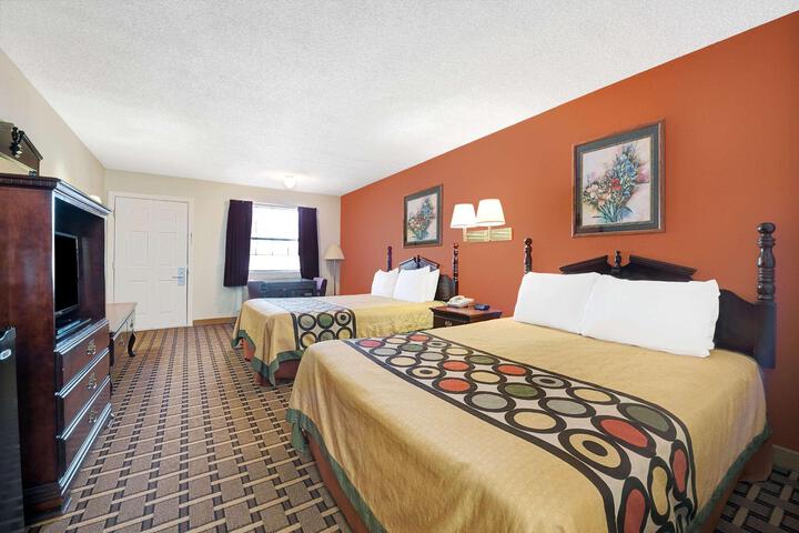 2 Queen Beds (1 of 4)