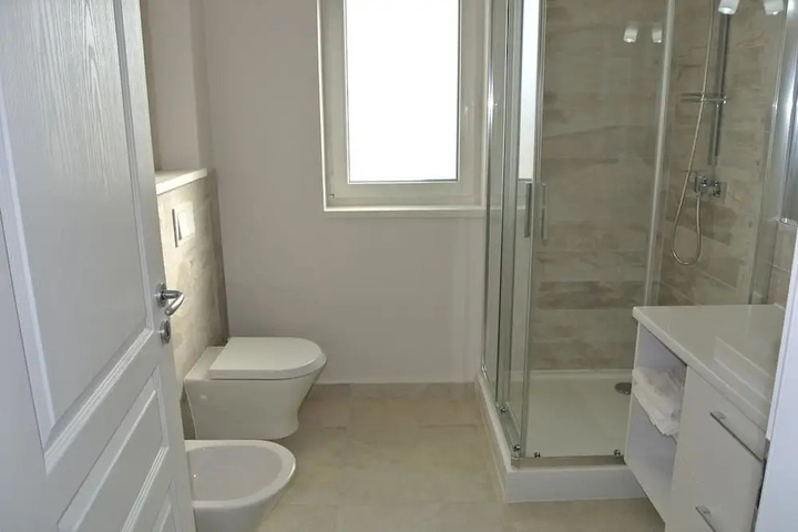 Room 7 of 12