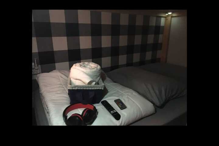 Room 11 of 38