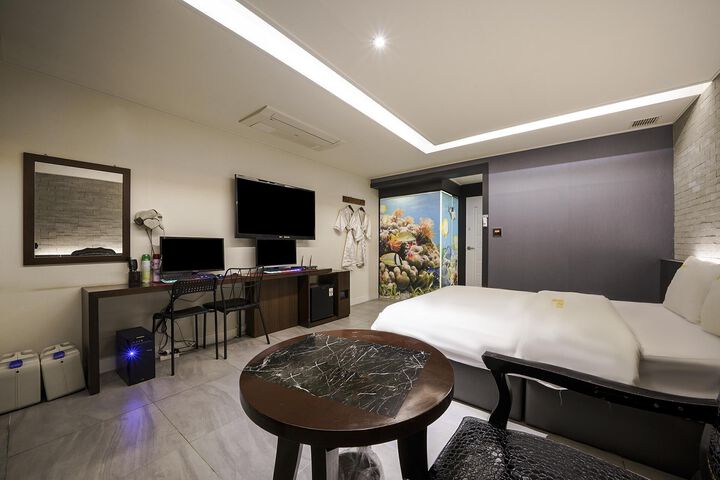 Room 54 of 83