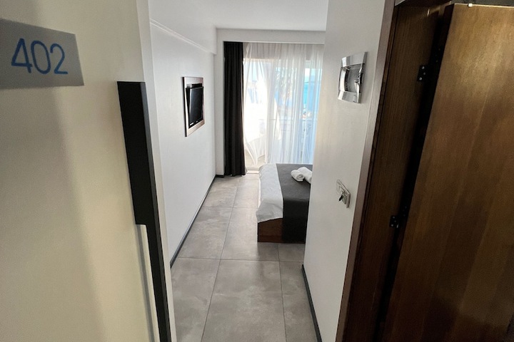 Room 8 of 35