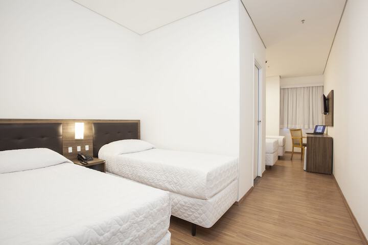 Room 10 of 38