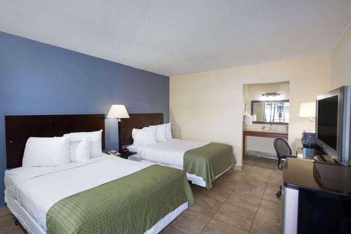 1 King Bed (4 of 16)
