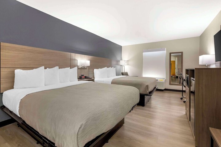 2 Queen Beds (15 of 17)