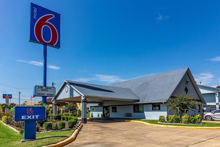 Motel 6 Alvin TX