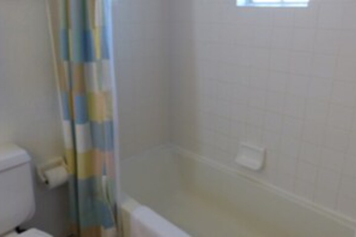 Room 4 of 33