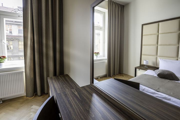 Room 42 of 141