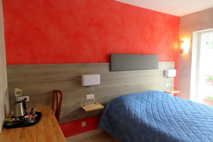Room 5 of 18
