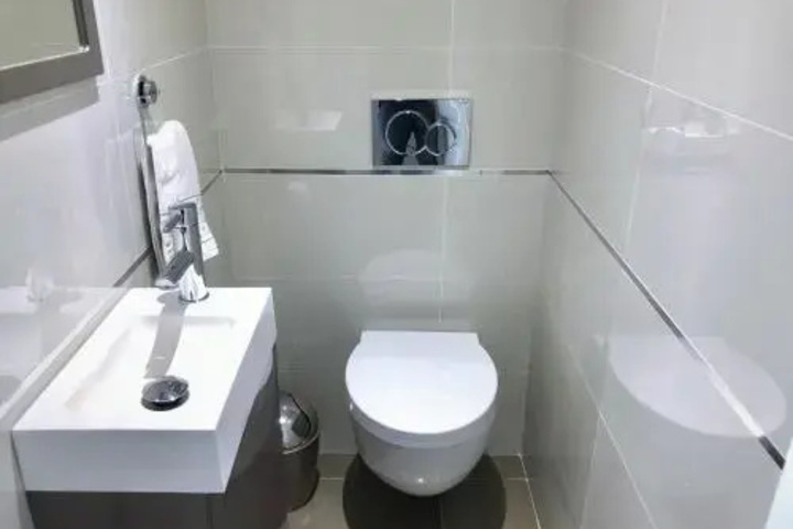 Room 7 of 12