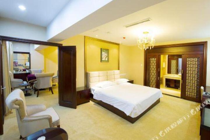 Century Sunshine Holiday Hotel