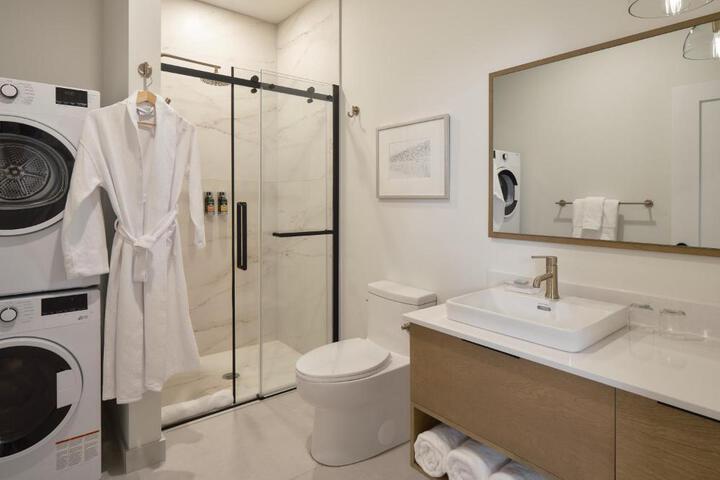 209 2nd Floor Studio Murphy Queen Bed with Balcony (82 of 95)