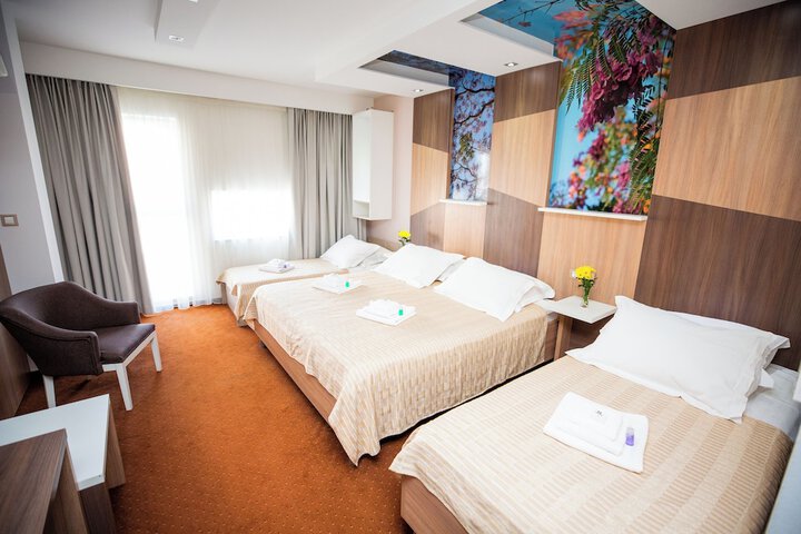 Room 13 of 40