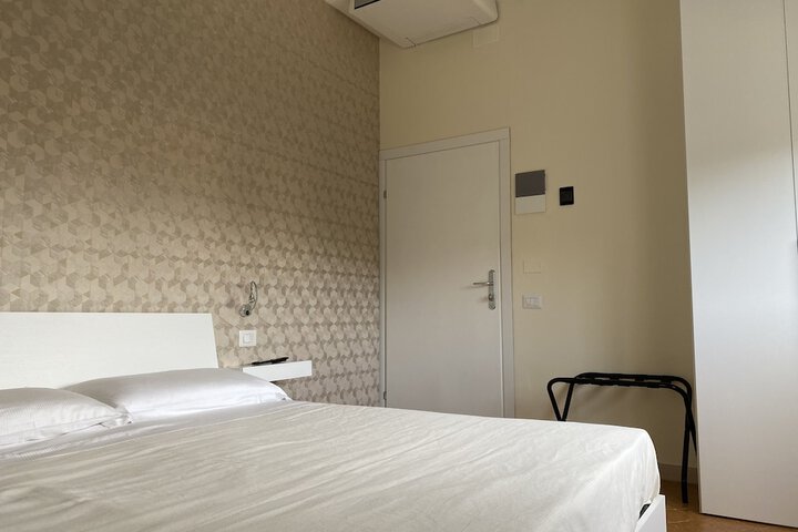Room 30 of 99