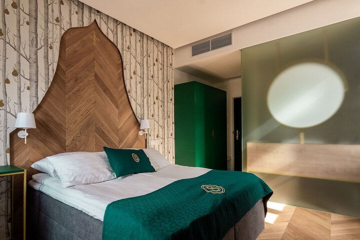 Room 3 of 37