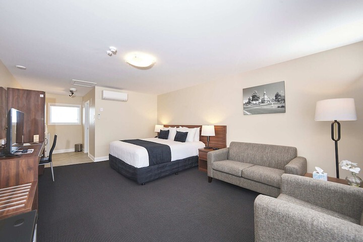 Room 13 of 104