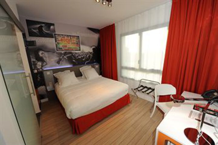 Room 9 of 11