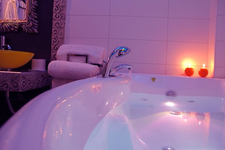 Jetted tub