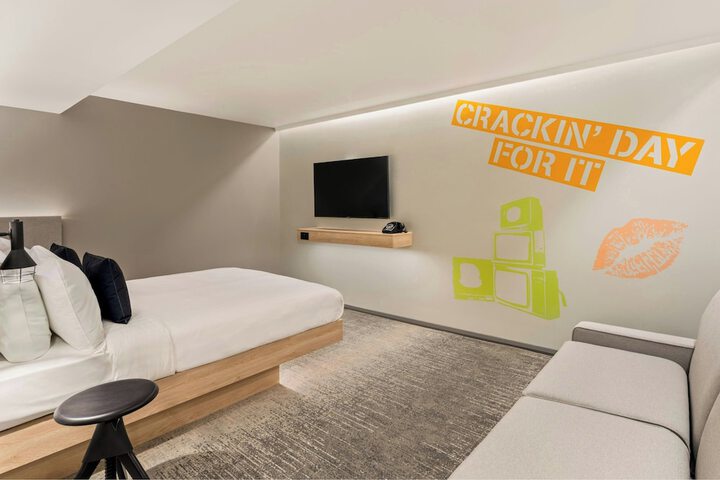 Room 14 of 28