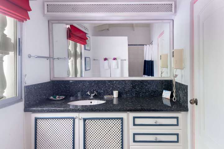 Room 32 of 79