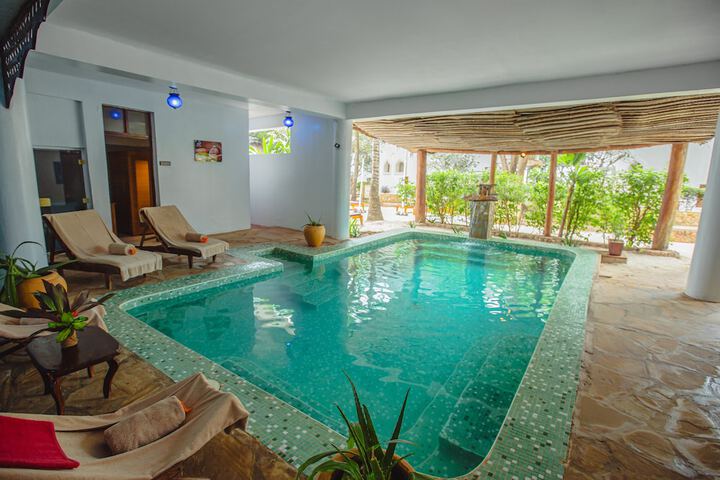 Hotel with Pool