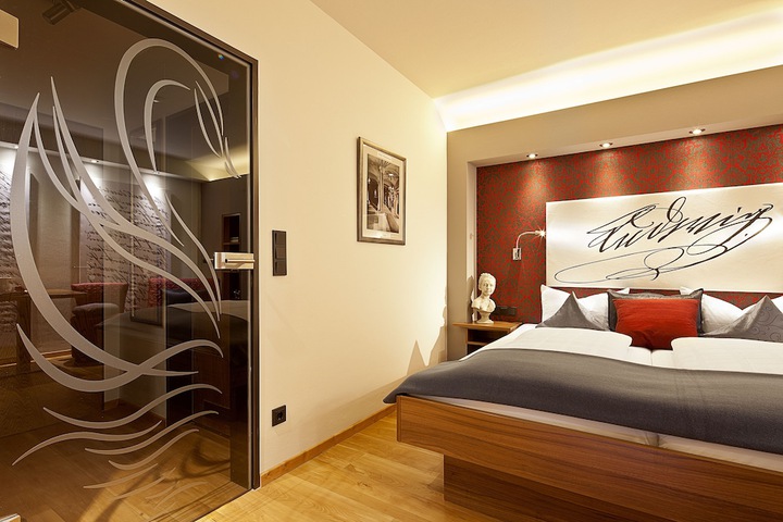 Room 13 of 105