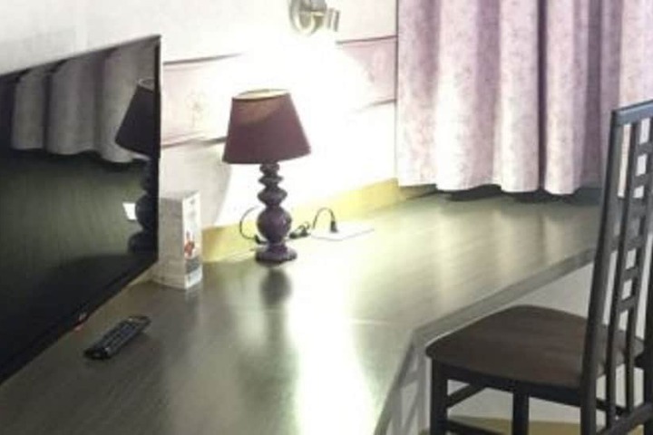 Room 2 of 23