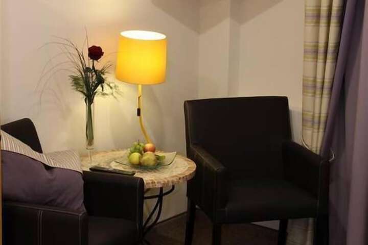 Room 44 of 98