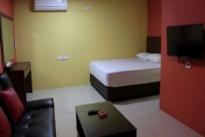 Room 7 of 13
