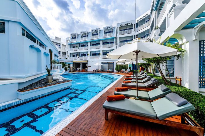 Pool Hotel