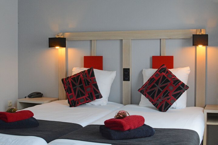 Room 10 of 48