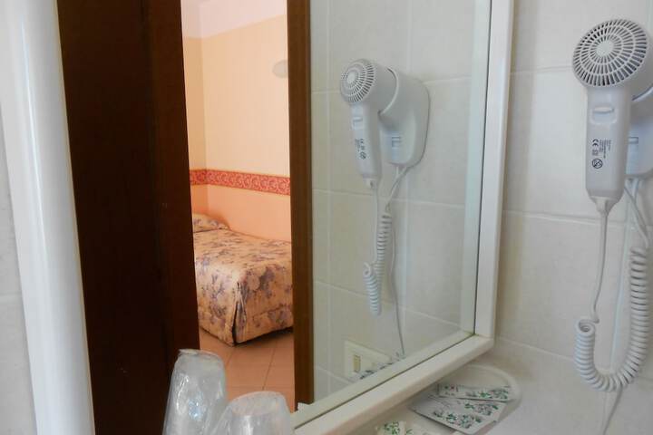 Room 13 of 22