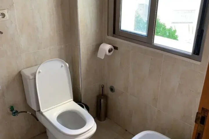 Room 7 of 10