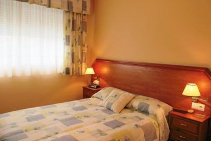 Room 7 of 12